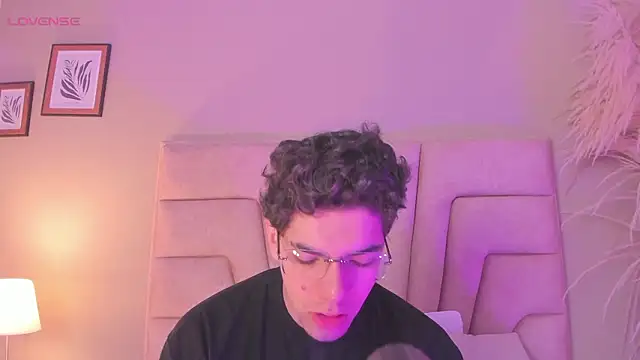 Snapshot of Axel_Creed chatting on 02/10/26, 10:19 Axel Creed online show from 02/10/26, 10:19