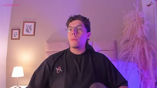 Snapshot of Axel_Creed chatting on 02/12/26, 10:43 Axel Creed online show from 02/12/26, 10:43