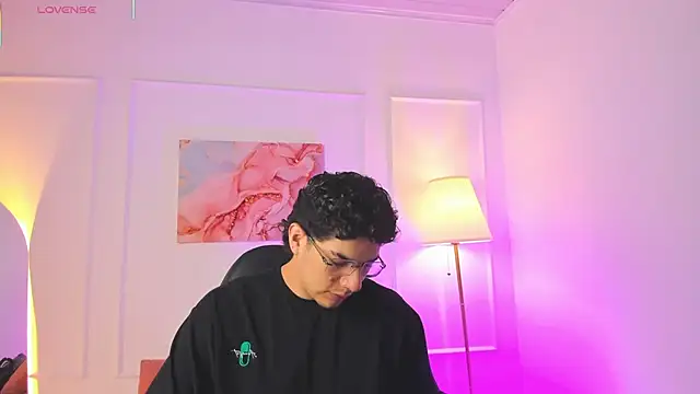 Snapshot of Axel_Creed chatting on 02/13/26, 12:56 Axel Creed online show from 02/13/26, 12:56