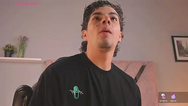 Snapshot of Axel_Creed chatting on 02/16/26, 01:07 Axel Creed online show from 02/16/26, 01:07