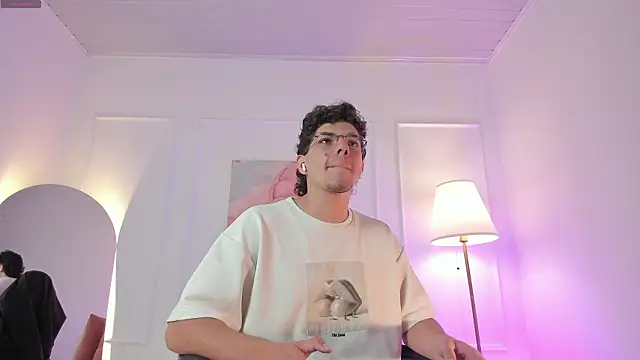 Snapshot of Axel_Creed chatting on 02/18/26, 01:56 Axel Creed online show from 02/18/26, 01:56