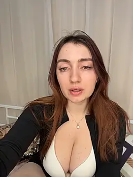 Snapshot of Linnea_ chatting on 02/12/26, 05:19 Linnea online show from 02/12/26, 05:19