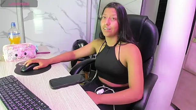 Snapshot of Vaneline2 chatting on 02/27/26, 10:54 Vaneline2 online show from 02/27/26, 10:54