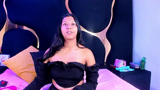 Snapshot of Vaneline2 chatting on 05/16/26, 03:44 Vaneline2 online show from 05/16/26, 03:44