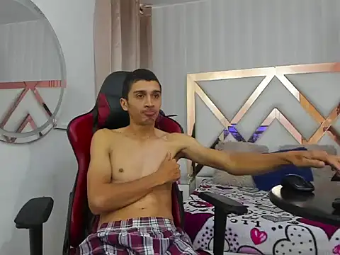 Snapshot of MiaANDrony chatting on 02/06/26, 12:41 MiaANDrony online show from 02/06/26, 12:41