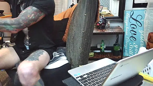 Snapshot of F_D_R_ chatting on 05/15/26, 07:15 F D R online show from 05/15/26, 07:15