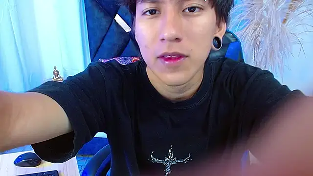 Snapshot of nikoo_18 chatting on 02/06/26, 01:25 nikoo 18 online show from 02/06/26, 01:25