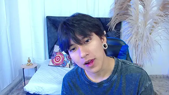 Snapshot of nikoo_18 chatting on 02/11/26, 01:27 nikoo 18 online show from 02/11/26, 01:27