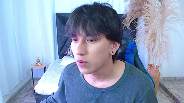 Snapshot of nikoo_18 chatting on 02/18/26, 01:40 nikoo 18 online show from 02/18/26, 01:40