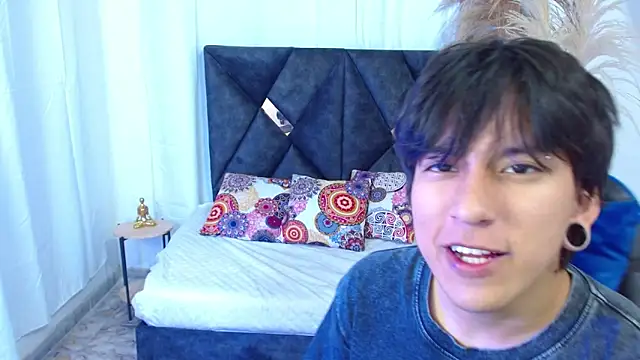 Snapshot of nikoo_18 chatting on 02/24/26, 01:42 nikoo 18 online show from 02/24/26, 01:42