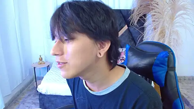 Snapshot of nikoo_18 chatting on 02/27/26, 01:33 nikoo 18 online show from 02/27/26, 01:33