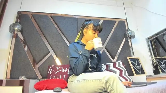 Maggyx online show from 04/24/26, 01:35