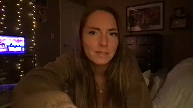 Snapshot of mooviebaby chatting on 02/06/26, 09:56 mooviebaby online show from 02/06/26, 09:56