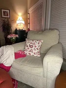 Snapshot of mooviebaby chatting on 02/19/26, 07:15 mooviebaby online show from 02/19/26, 07:15