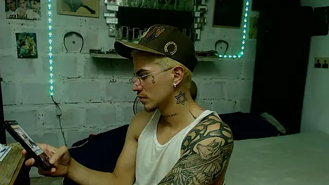 paul-mendezx online show from 02/18/26, 06:04