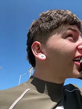 Snapshot of ARON_LUXX chatting on 03/01/26, 02:19 ARON LUXX online show from 03/01/26, 02:19