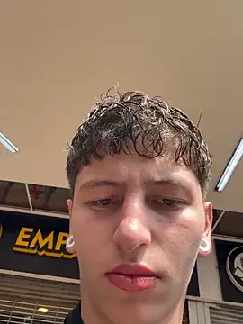 Snapshot of ARON_LUXX chatting on 03/04/26, 02:56 ARON LUXX online show from 03/04/26, 02:56