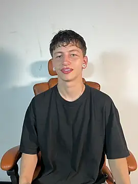 ARON LUXX online show from 03/22/26, 04:32