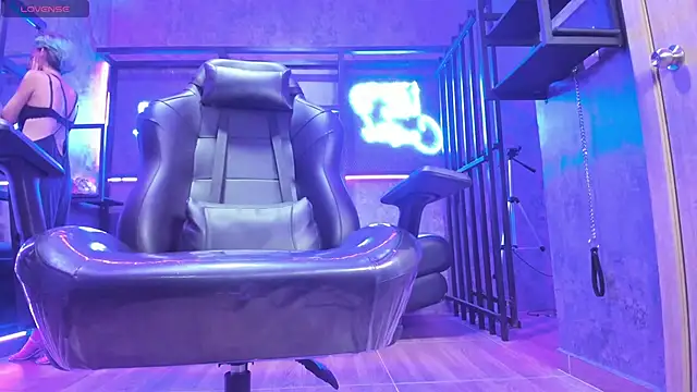 Snapshot of MiistressBlu chatting on 02/10/26, 01:15 MiistressBlu online show from 02/10/26, 01:15