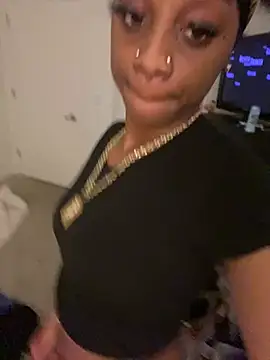 Snapshot of prettybrown9 chatting on 03/04/26, 01:00 prettybrown9 online show from 03/04/26, 01:00