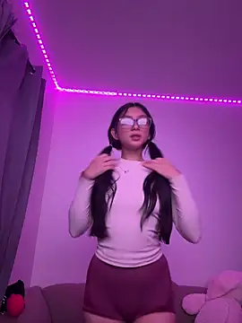 Chinicr18 online show from 05/12/26, 01:03