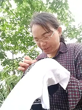 vivi1889 online show from 04/17/26, 12:57