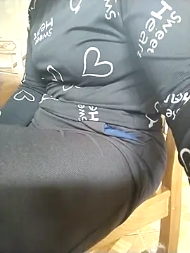 Snapshot of LiilyZi chatting on 02/25/26, 04:00 LiilyZi online show from 02/25/26, 04:00