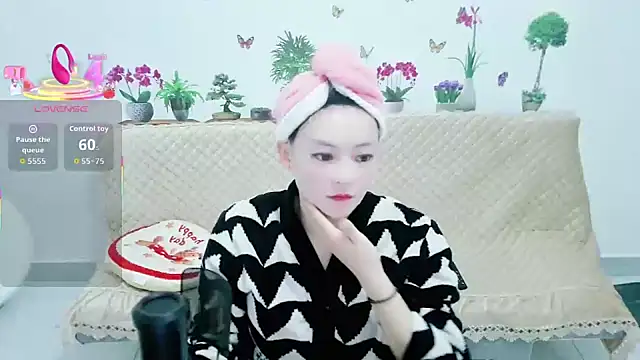 Snapshot of xiaomin-33 chatting on 02/18/26, 12:12 xiaomin-33 online show from 02/18/26, 12:12