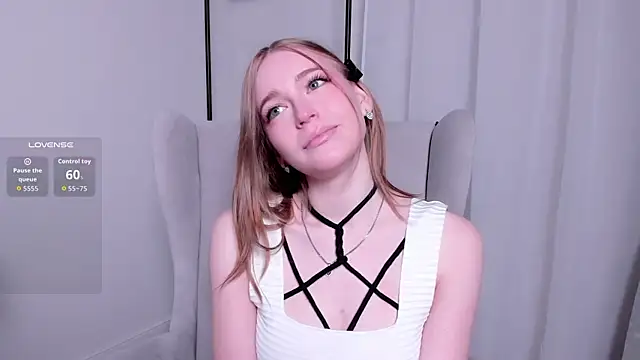 RowenaIanniello online show from 04/03/26, 12:19