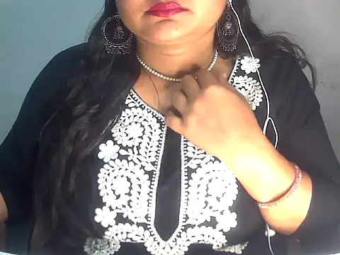 Snapshot of Saniya_K2 chatting on 03/04/26, 06:03 Saniya K2 online show from 03/04/26, 06:03