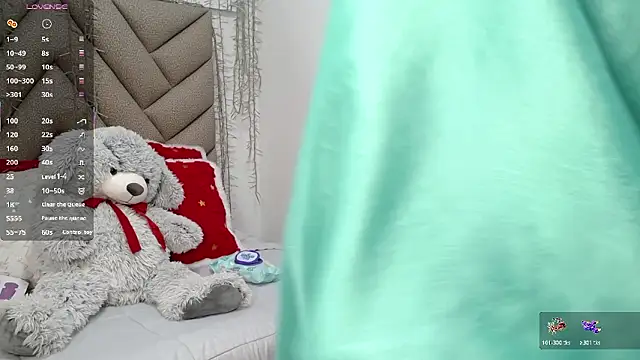 yaazhinii online show from 02/25/26, 11:42