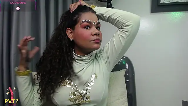 yaazhinii online show from 03/17/26, 11:46