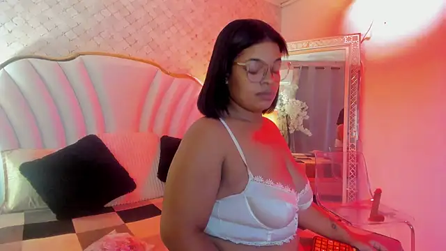 YazminJenner online show from 04/12/26, 04:17