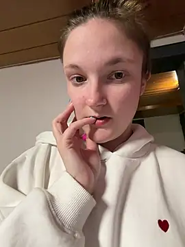 ViviLuu online show from 04/14/26, 08:04