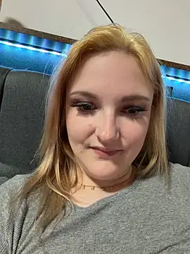 ViviLuu online show from 04/27/26, 10:08