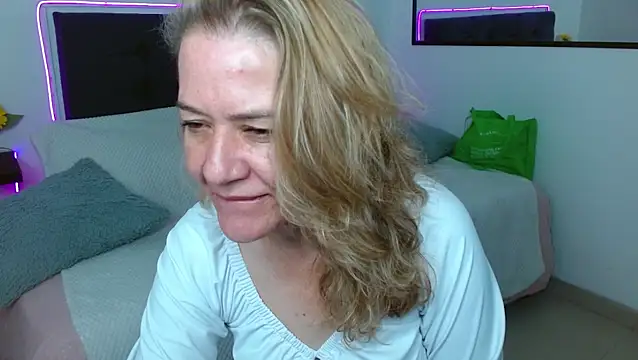 Snapshot of andreea_xx chatting on 02/22/26, 01:42 andreea xx online show from 02/22/26, 01:42