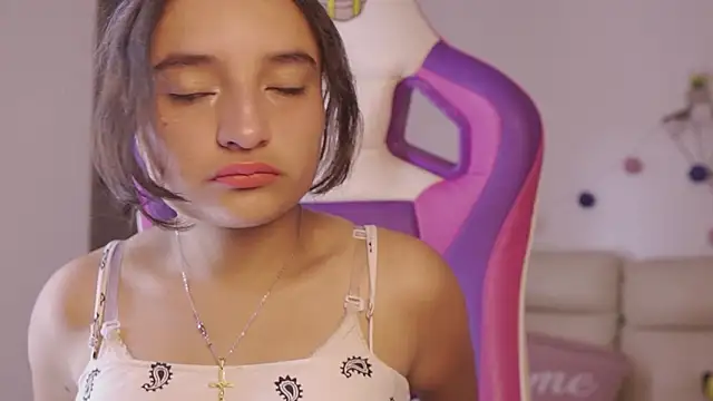 Snapshot of _emily_jonexs chatting on 02/12/26, 08:59 emily jonexs online show from 02/12/26, 08:59