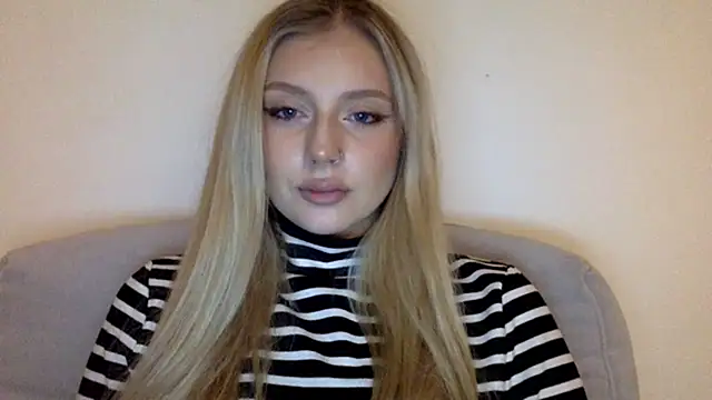 Snapshot of MayaWetDream chatting on 02/13/26, 02:35 MayaWetDream online show from 02/13/26, 02:35