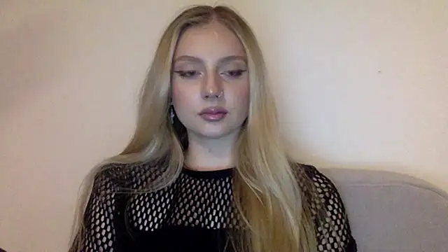 Snapshot of MayaWetDream chatting on 02/25/26, 08:40 MayaWetDream online show from 02/25/26, 08:40