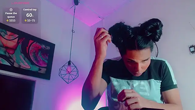 Snapshot of Zonce_shimer chatting on 02/20/26, 03:47 Zonce shimer online show from 02/20/26, 03:47