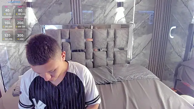 Snapshot of Manson_and_Zoe chatting on 02/09/26, 11:36 Manson and Zoe online show from 02/09/26, 11:36