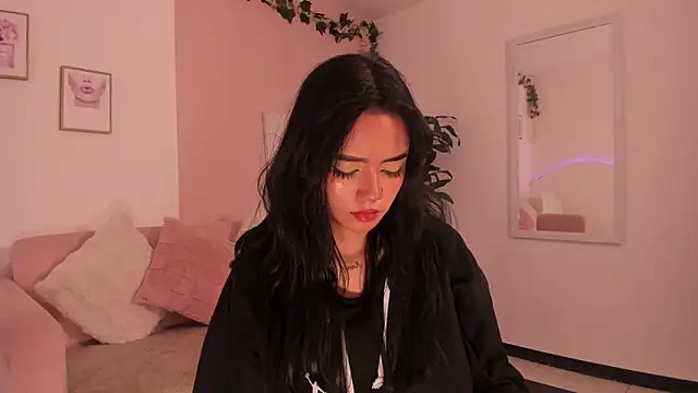 Snapshot of Mila_jenner chatting on 02/19/26, 01:18 Mila jenner online show from 02/19/26, 01:18