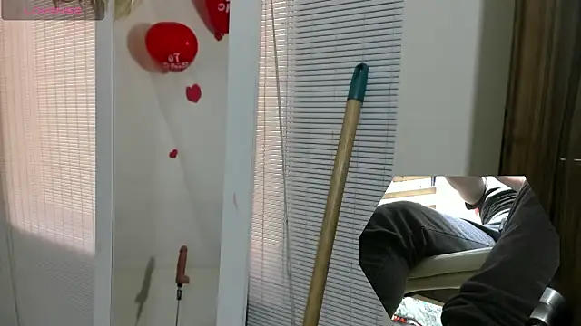 Snapshot of Nyomi_browm chatting on 02/11/26, 04:23 Nyomi browm online show from 02/11/26, 04:23