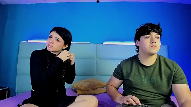 Snapshot of EmilyAndAndrew chatting on 02/10/26, 03:43 EmilyAndAndrew online show from 02/10/26, 03:43