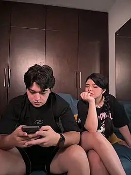 Snapshot of EmilyAndAndrew chatting on 03/01/26, 04:25 EmilyAndAndrew online show from 03/01/26, 04:25