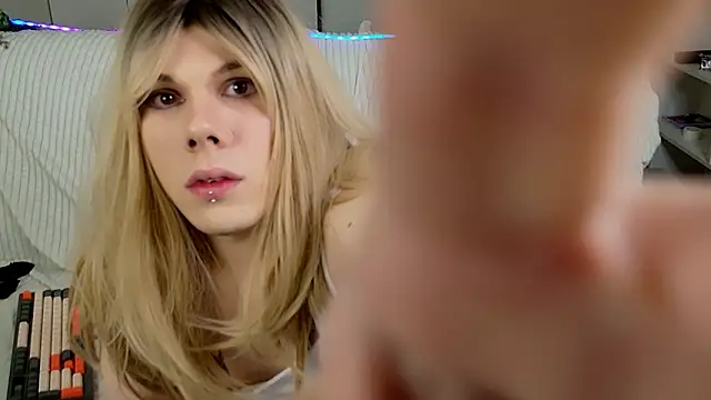 Snapshot of SnezanaLive chatting on 03/01/26, 08:44 SnezanaLive online show from 03/01/26, 08:44