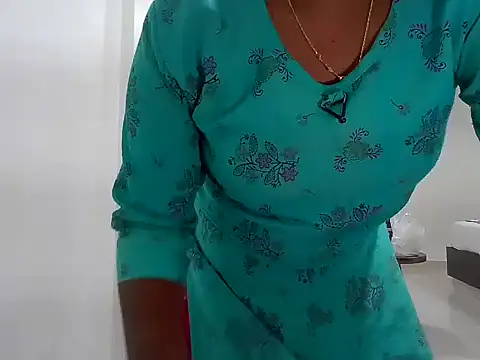 Snapshot of VixenNandhu chatting on 04/27/26, 06:17 VixenNandhu online show from 04/27/26, 06:17