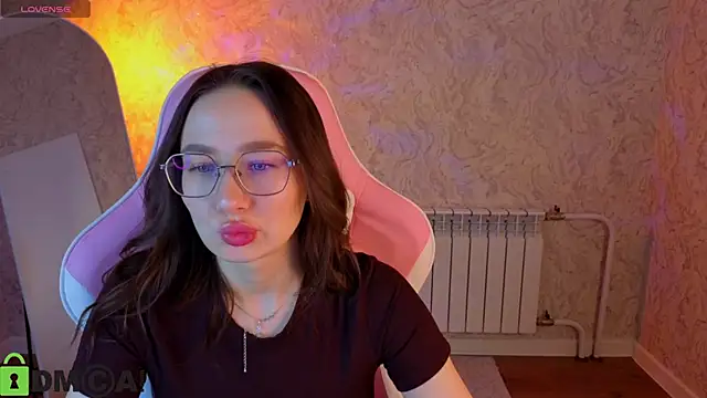 Snapshot of _Kiki_angel_ chatting on 02/21/26, 03:51 Kiki angel online show from 02/21/26, 03:51