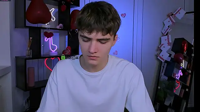 Snapshot of emil_lucky chatting on 02/15/26, 11:19 emil lucky online show from 02/15/26, 11:19