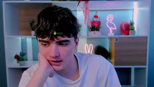 Snapshot of emil_lucky chatting on 02/20/26, 12:27 emil lucky online show from 02/20/26, 12:27